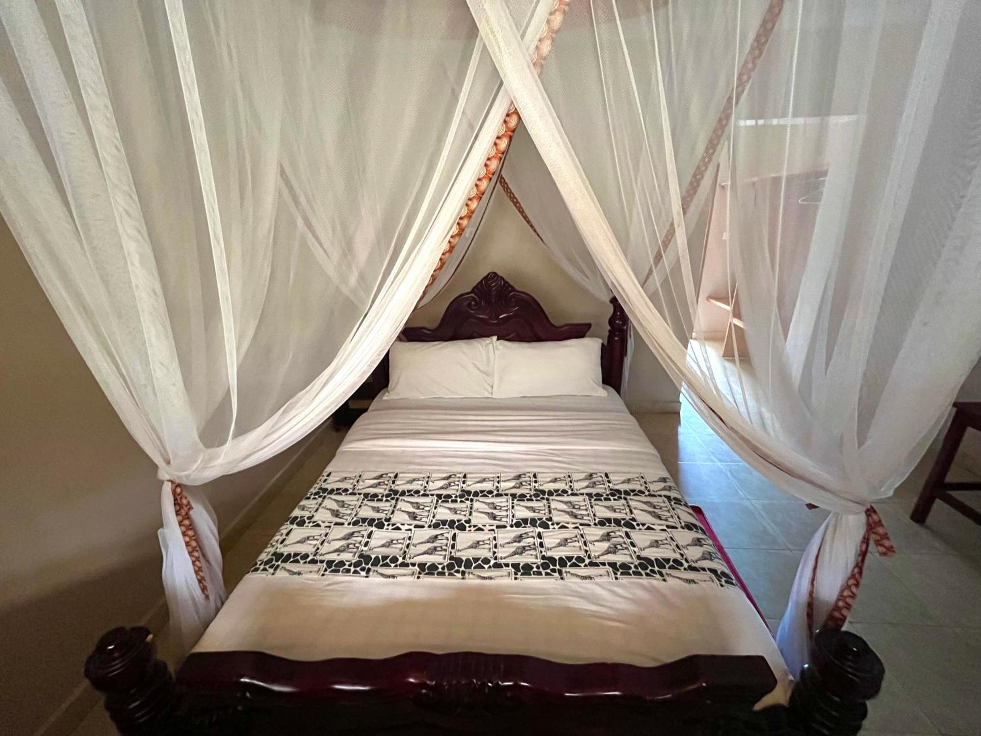 Lavic Country Resort Adjumani Экстерьер фото