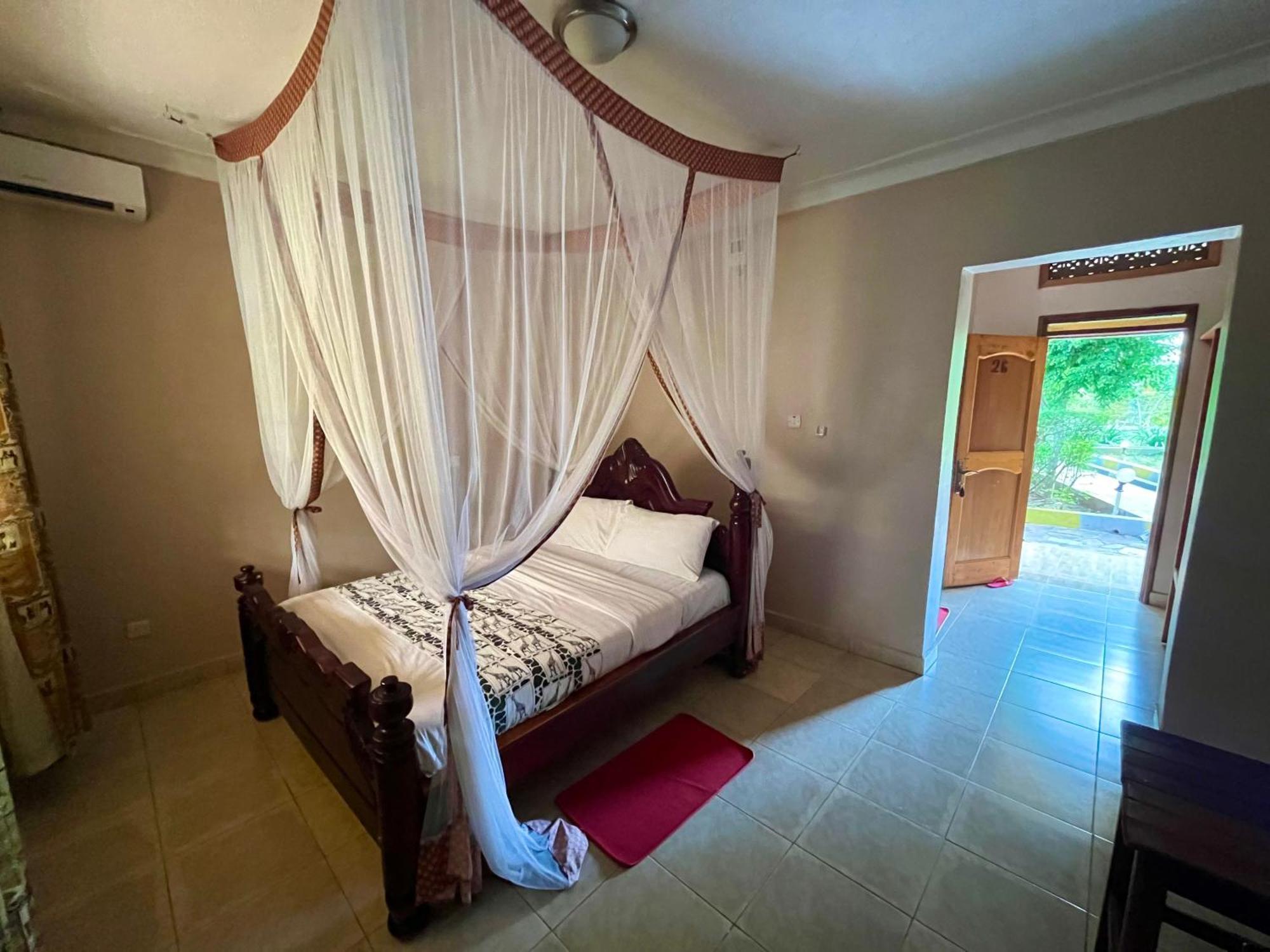 Lavic Country Resort Adjumani Экстерьер фото