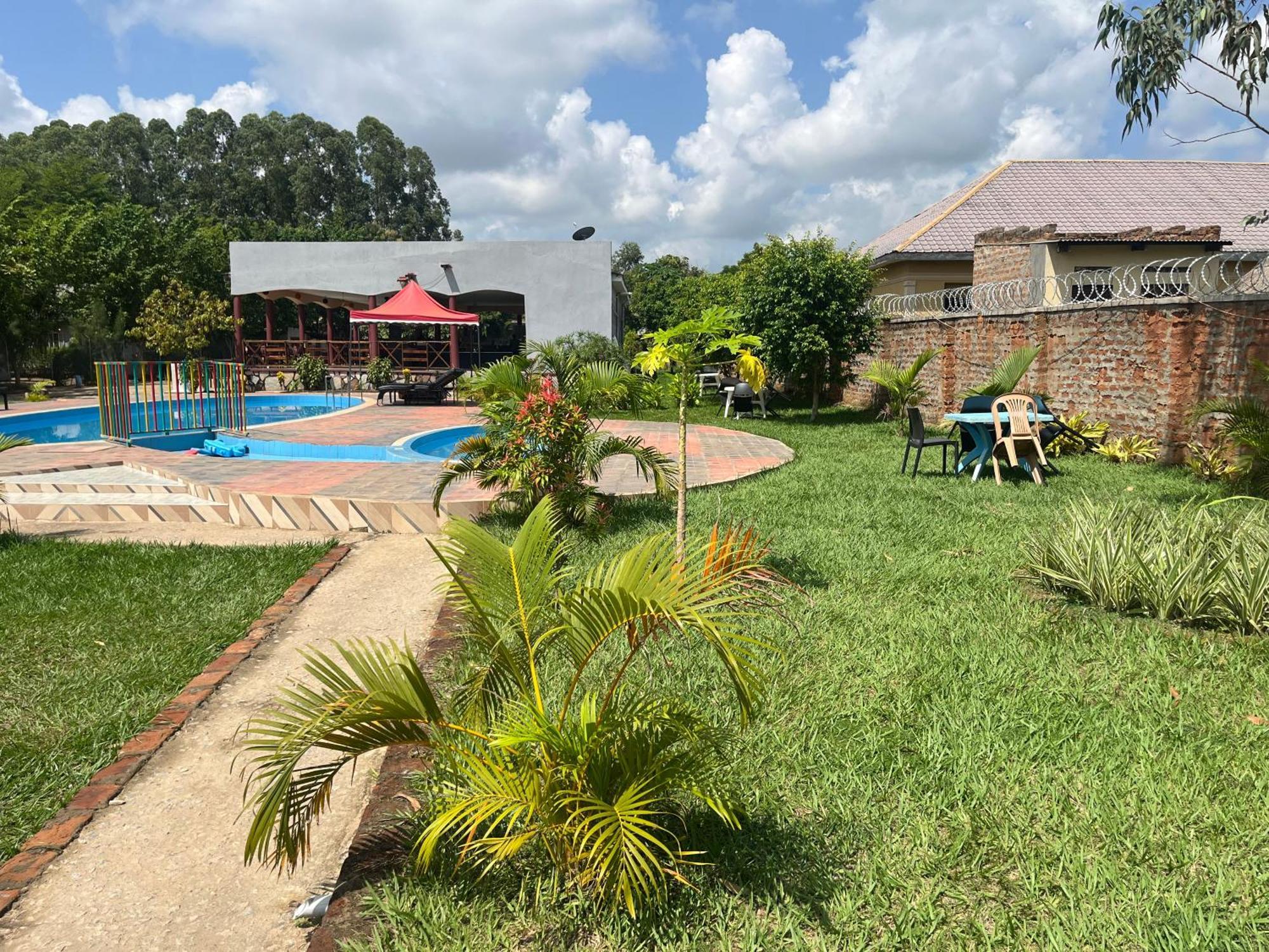 Lavic Country Resort Adjumani Экстерьер фото