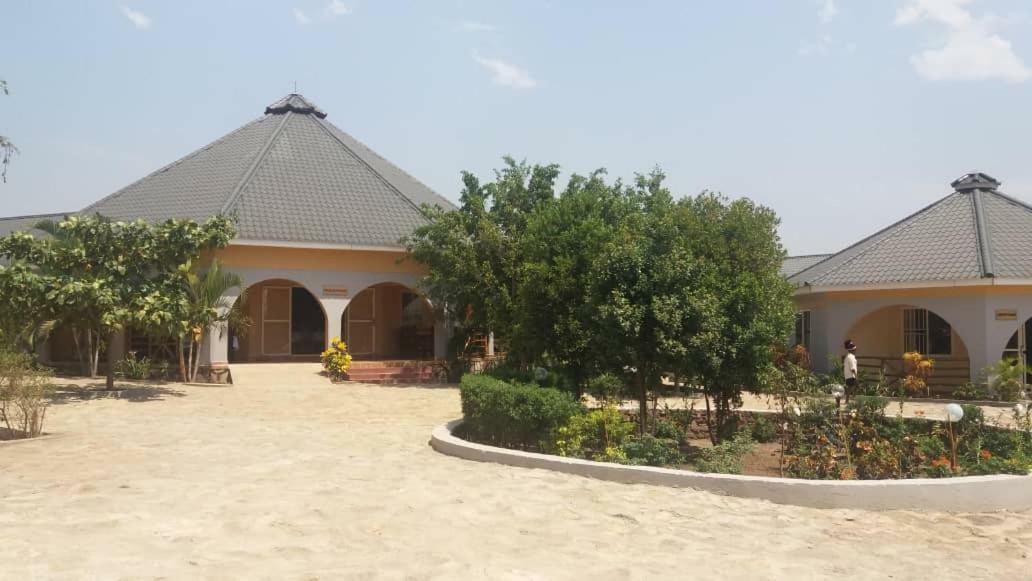 Lavic Country Resort Adjumani Экстерьер фото