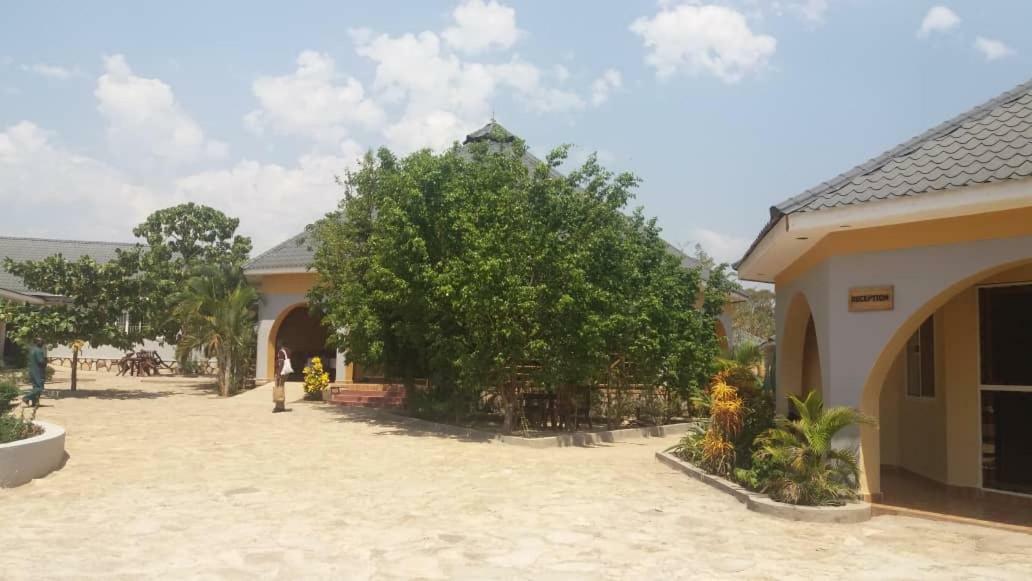 Lavic Country Resort Adjumani Экстерьер фото