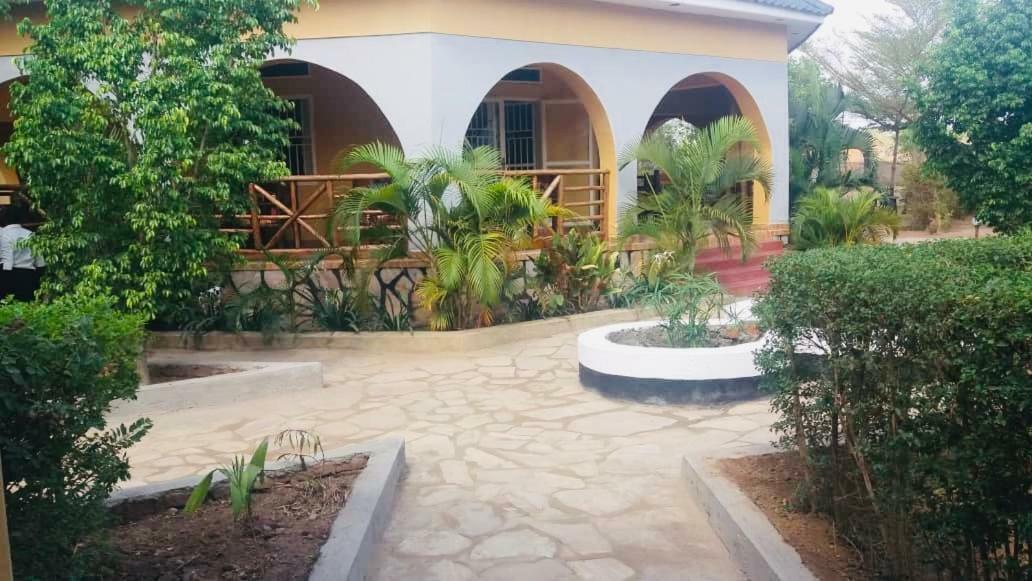 Lavic Country Resort Adjumani Экстерьер фото